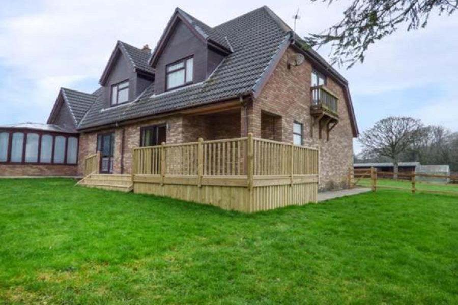 Cwm Gran Meadows exterior