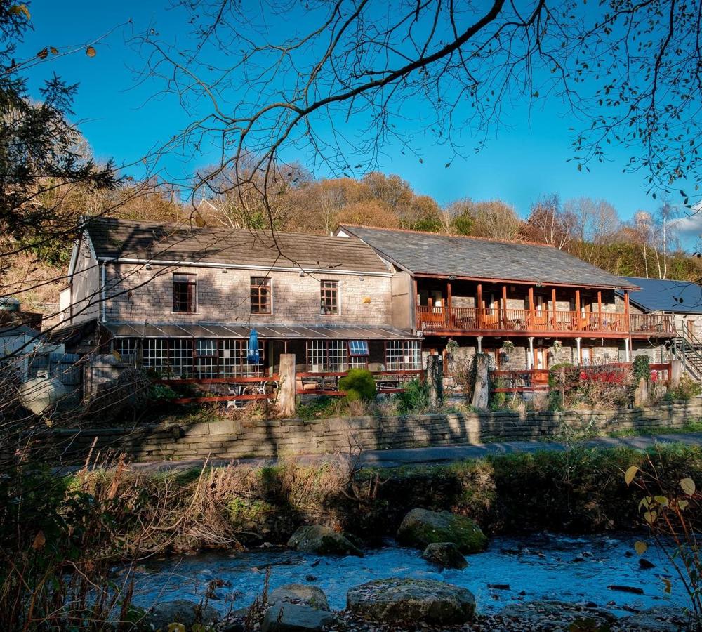 falcon inn5