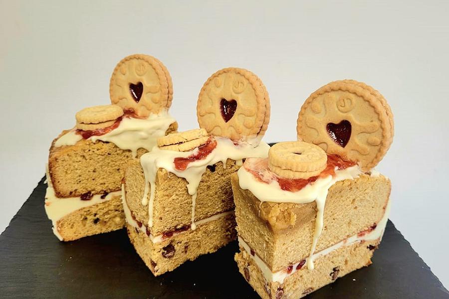 Jammy Dodger cake at Bocs Pwdin