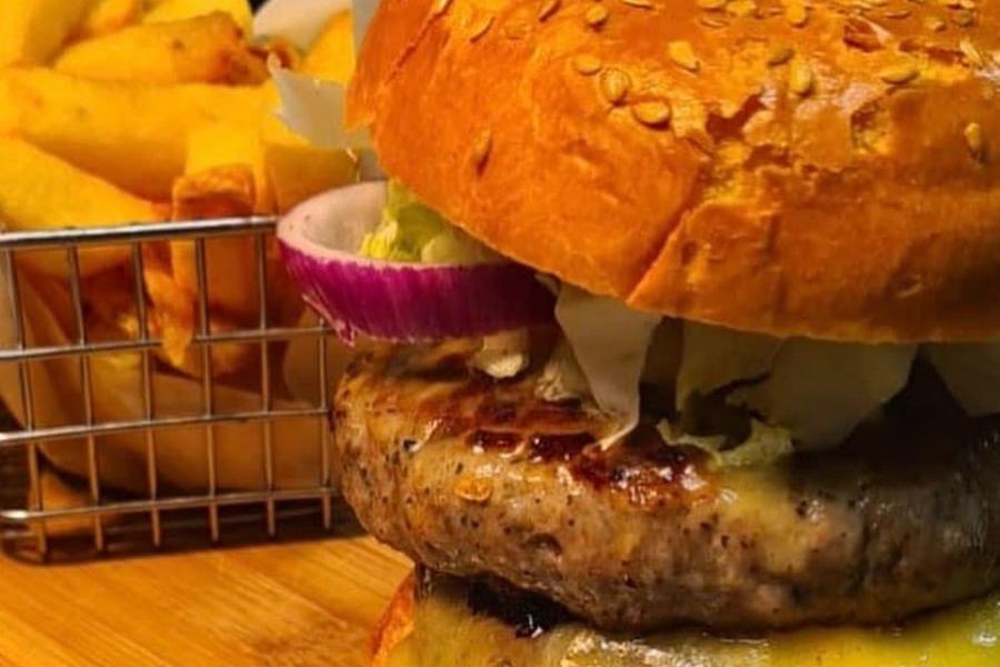 Burger at the Fox and Hounds